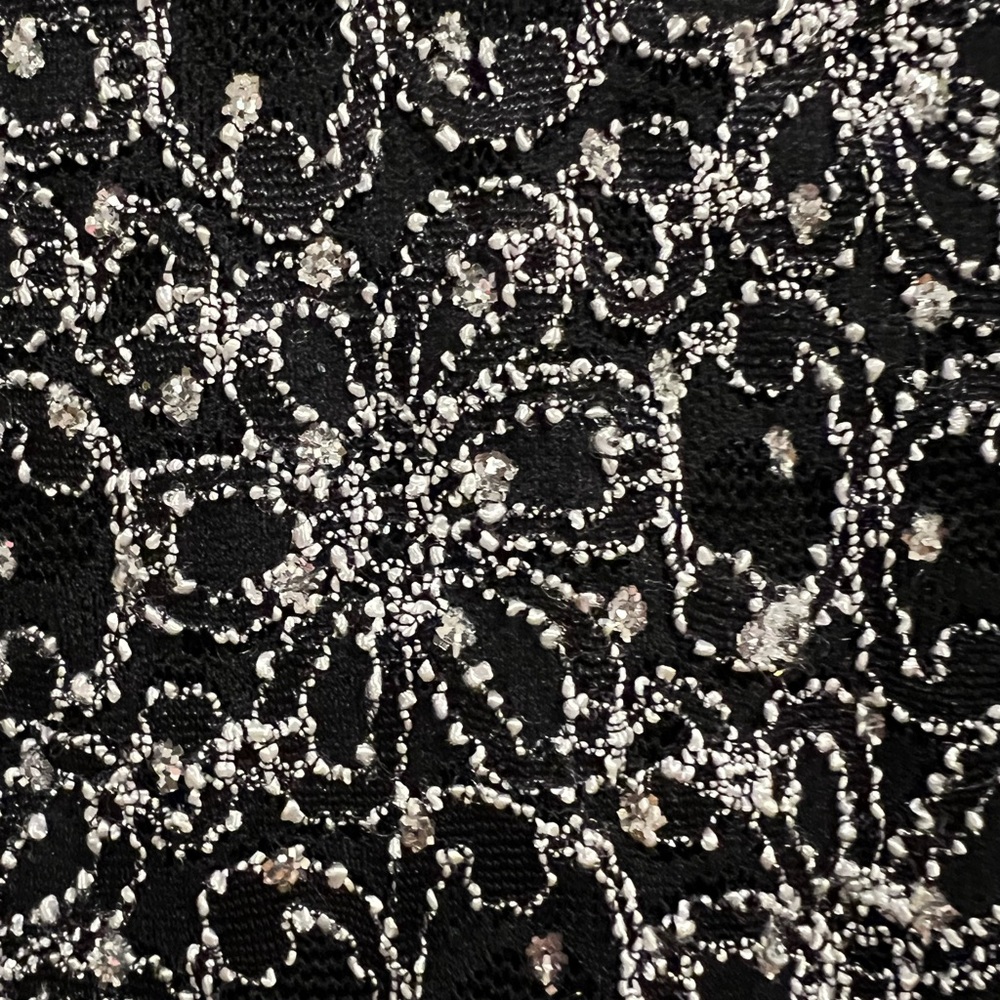 Chic Black And White Beaded Patterned Blouse - image 2